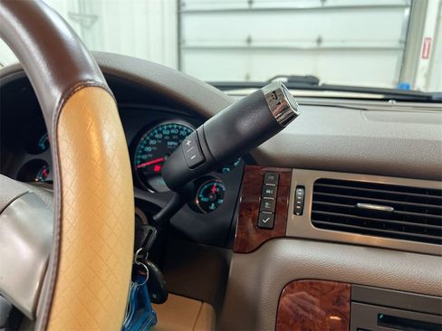 Used 2011 Chevrolet Tahoe LTZ image 17