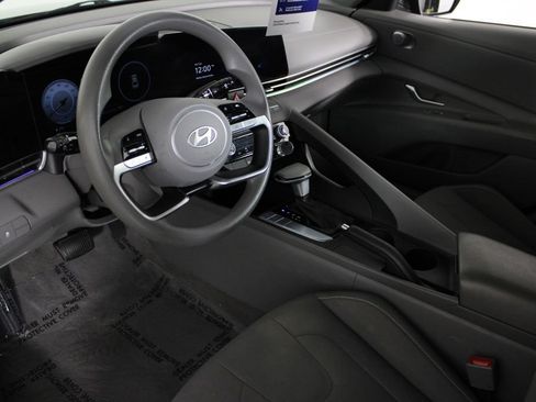 Certified 2024 Hyundai Elantra SEL FWD image 17