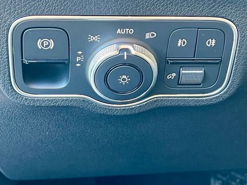 Certified 2025 Mercedes-Benz GLB 250 4MATIC image 41