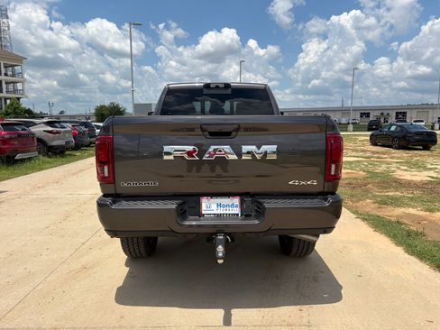 Used 2025 RAM 2500 Laramie AWD/4WD image 7