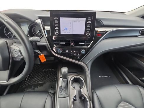 Used 2024 Toyota Camry SE FWD image 11