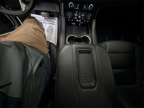 Certified 2024 Chevrolet Suburban Z71 w/ Luxury Package image 21