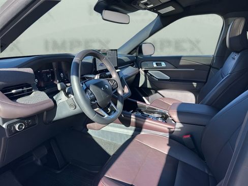 Used 2025 Ford Explorer Platinum image 9