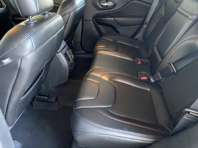 Used 2019 Jeep Cherokee Trailhawk w/ Cold Weather Group AWD/4WD image 16