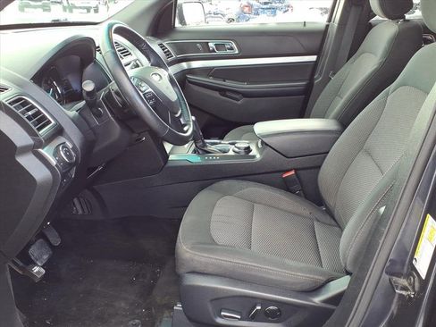 Used 2017 Ford Explorer XLT w/ Equipment Group 201A image 17