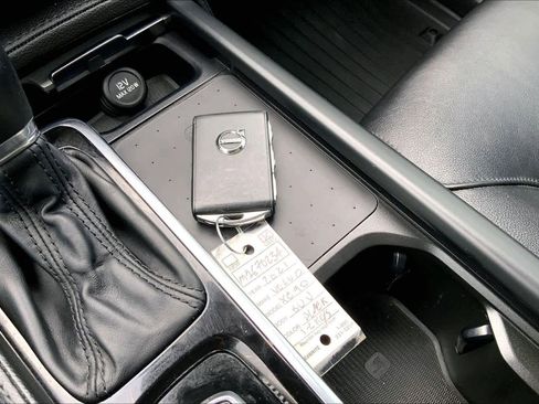 Used 2021 Volvo XC90 T5 Momentum w/ Protection Package Premier image 14