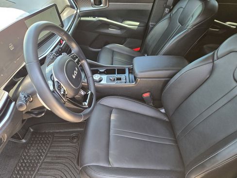 Certified 2025 Kia Sorento EX w/ EX Panoramic Sunroof Package FWD image 18