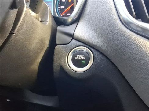 Used 2022 Chevrolet Equinox LS w/ LS Convenience Package image 32