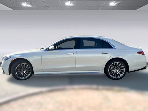 Used 2023 Mercedes-Benz S 500 4MATIC image 2