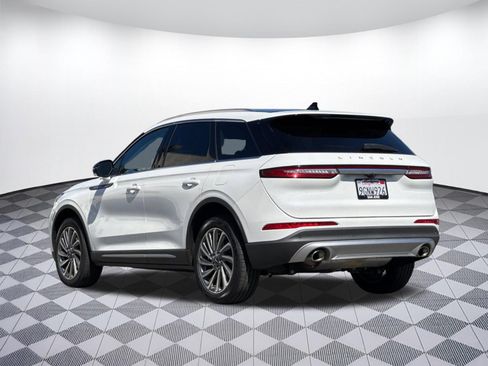 Used 2023 Lincoln Corsair Reserve w/ Equipment Group 201A FWD image 3