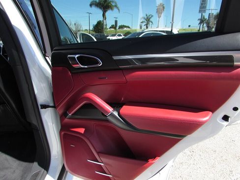 Used 2016 Porsche Cayenne GTS AWD/4WD image 32