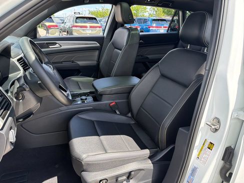 Certified 2023 Volkswagen Atlas Cross Sport SE w/ Panoramic Sunroof Package AWD/4WD image 7