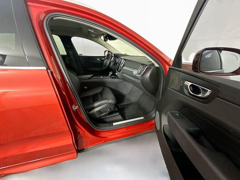 Used 2020 Volvo XC60 T5 Momentum w/ Protection Package Premier FWD image 32