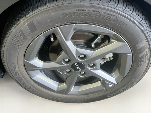 Used 2025 Kia K4 FWD image 11
