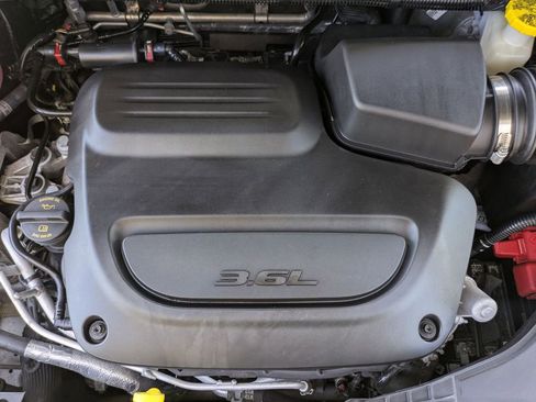 Used 2024 Chrysler Pacifica Touring-L FWD image 33