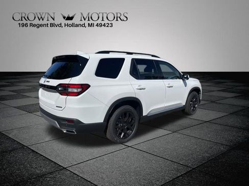 New 2025 Honda Pilot Touring image 12