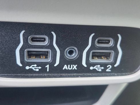 Used 2024 Chrysler Pacifica Touring-L FWD image 24