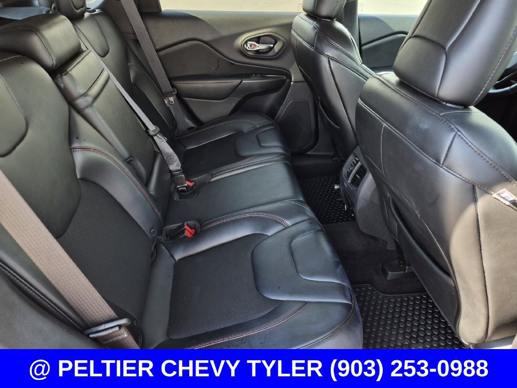 Used 2019 Jeep Cherokee Trailhawk w/ Cold Weather Group AWD/4WD image 15
