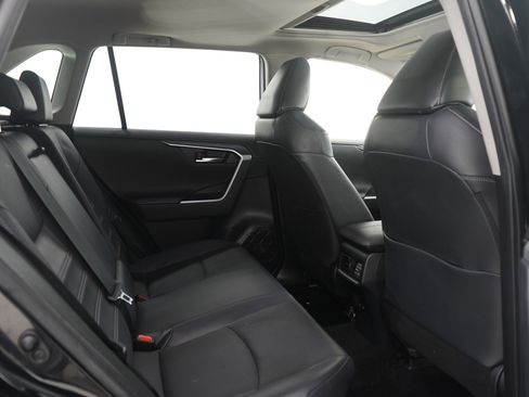 Used 2019 Toyota RAV4 Limited image 12