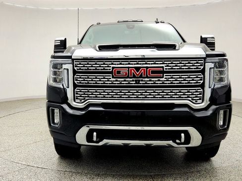 Used 2022 GMC Sierra 2500 Denali w/ Denali Black Diamond Edition AWD/4WD image 2