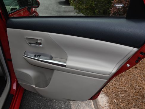 Used 2017 Toyota Prius V Four FWD image 19