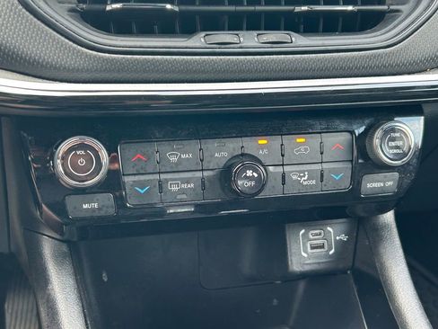 Used 2025 Jeep Compass Trailhawk image 33