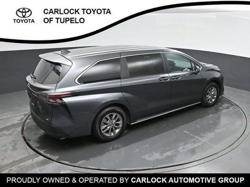Used 2025 Toyota Sienna LE image 30