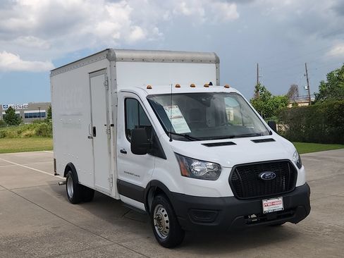 Used 2022 Ford Transit 350 DRW RWD image 3