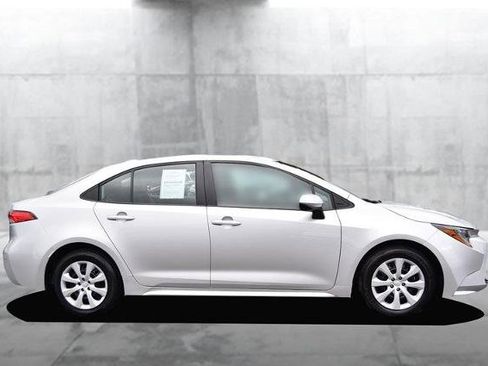 Used 2025 Toyota Corolla LE image 5