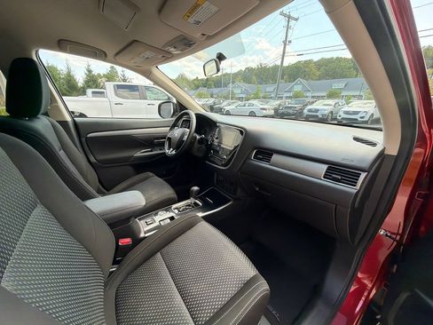 Used 2018 Mitsubishi Outlander SE AWD/4WD image 36