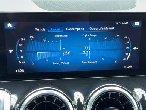 Used 2023 Mercedes-Benz GLB 250 4MATIC w/ Premium Package image 26