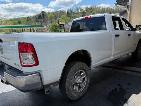 Used 2022 RAM 2500 Tradesman w/ Chrome Appearance Group image 2