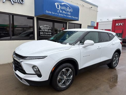 Used 2025 Chevrolet Blazer LT AWD/4WD image 2