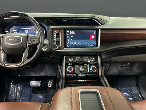 Used 2023 GMC Yukon XL Denali Ultimate AWD/4WD image 11