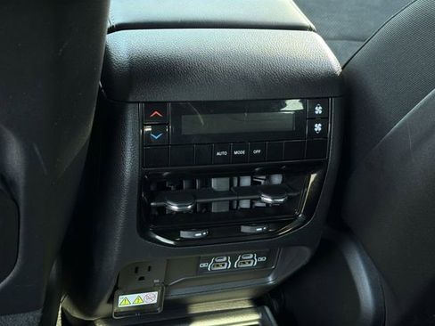 Used 2025 Jeep Grand Cherokee L Laredo image 19