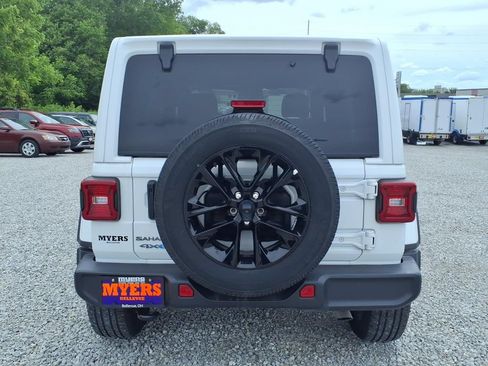 Used 2025 Jeep Wrangler Unlimited Sahara AWD/4WD image 10