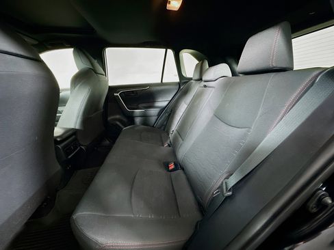 Used 2021 Toyota RAV4 SE image 27