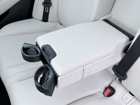Used 2023 Mercedes-Benz E 350 Sedan image 34