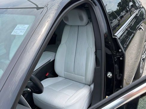 Used 2024 Cadillac Lyriq Luxury AWD/4WD image 14
