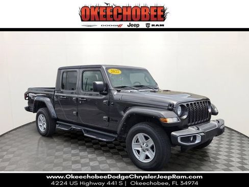 Used 2022 Jeep Gladiator Sport AWD/4WD image 2