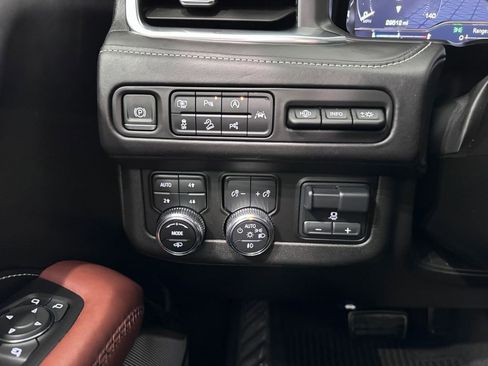 Certified 2024 GMC Yukon Denali Ultimate image 29