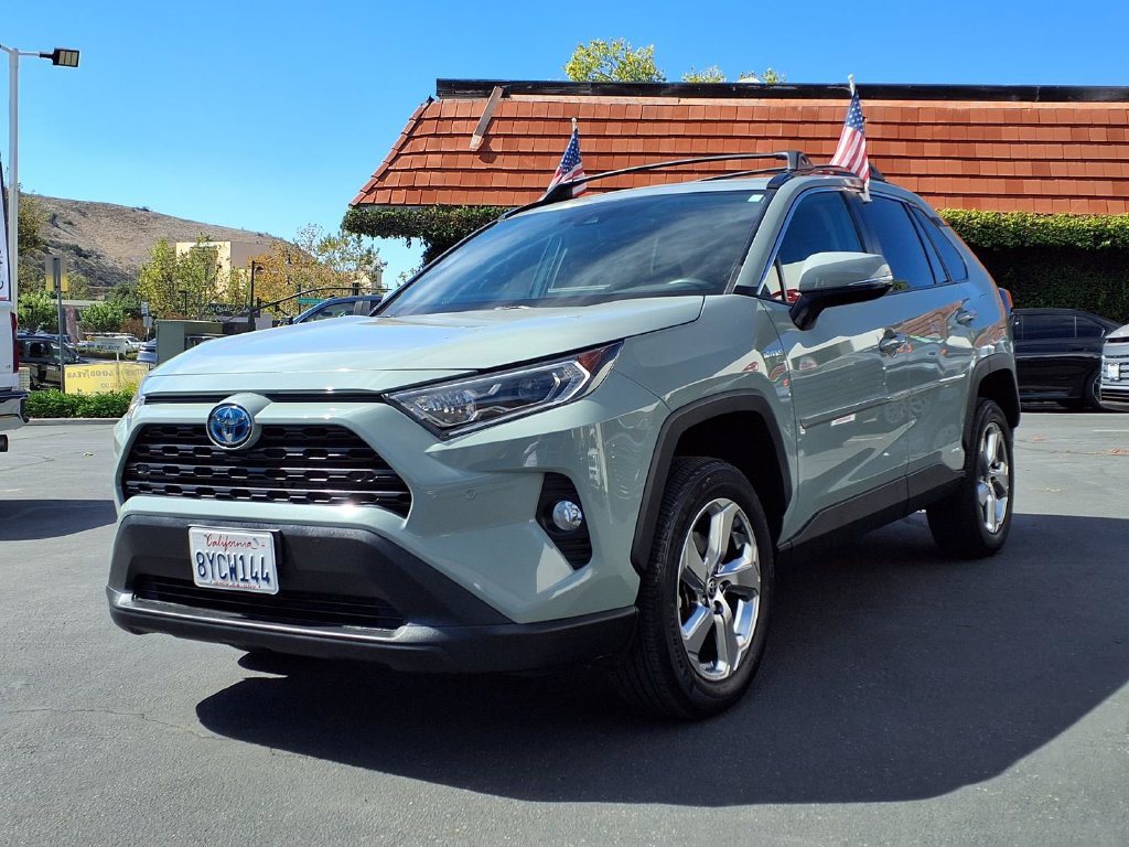 Certified 2021 Toyota RAV4 XLE Premium AWD/4WD image 39