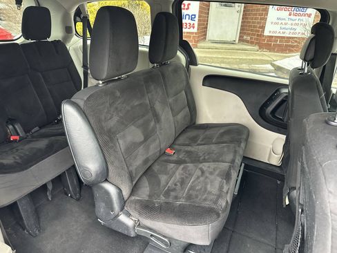 Used 2017 Dodge Grand Caravan SE w/ Power Window Group FWD image 26