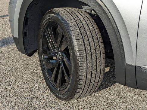 Certified 2022 Volkswagen Atlas Cross Sport SE w/ Panoramic Sunroof Package image 35