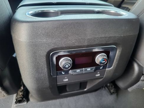 Used 2022 Chevrolet Tahoe High Country AWD/4WD image 17