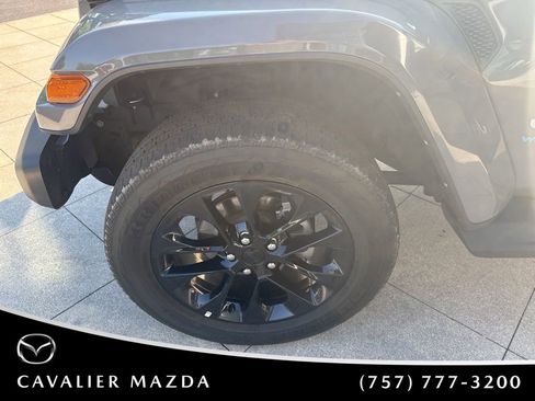 Used 2021 Jeep Wrangler Unlimited Sahara w/ Cold Weather Group AWD/4WD image 20