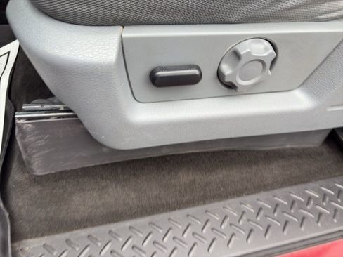 Used 2012 Ford F150 XLT w/ XLT Chrome Pkg image 16