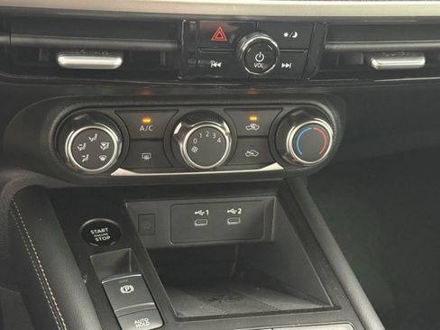 Certified 2025 Nissan Kicks SV AWD/4WD image 11