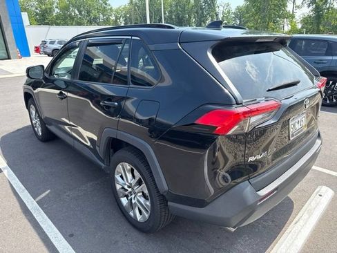 Used 2021 Toyota RAV4 XLE Premium FWD image 6