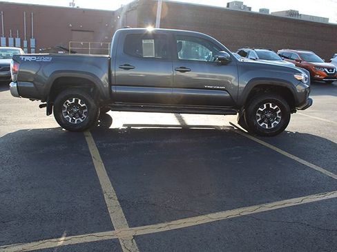 Used 2022 Toyota Tacoma TRD Off-Road AWD/4WD image 5